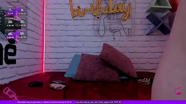 Snapshot of EllyMiller chatting on October 18, 3:09 am EllyMiller online show from October 18, 3:09 am