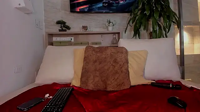 Snapshot of EllyMiller chatting on November 22, 3:16 am EllyMiller online show from November 22, 3:16 am