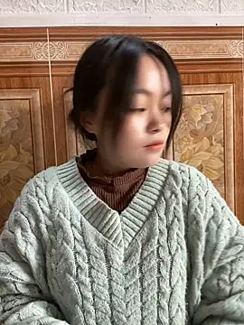 Julia-Elsa online show from November 4, 4:00 am