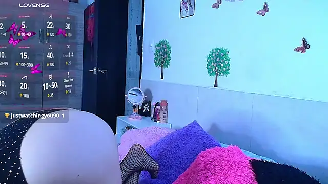 Snapshot of emily_cooper_t chatting on April 29, 9:10 pm emily cooper t online show from April 29, 9:10 pm