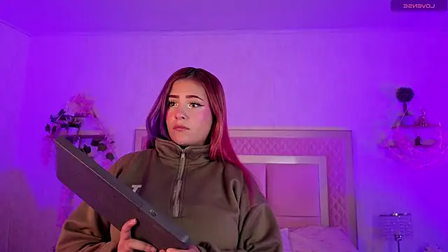 AlanaOdison online show from October 20, 5:19 am