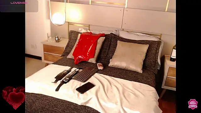 Lina Montclair online show from September 12, 7:47 pm