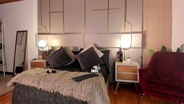 Lina Montclair online show from February 24, 7:23 pm