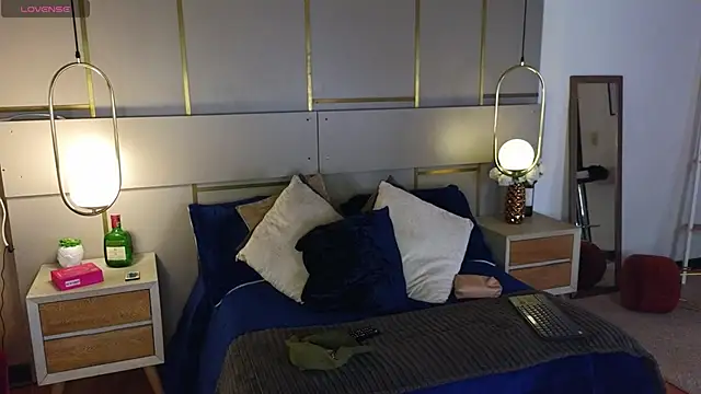 Lina Montclair online show from April 22, 7:04 pm