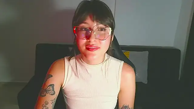 Yulienneg online show from April 29, 1:10 am