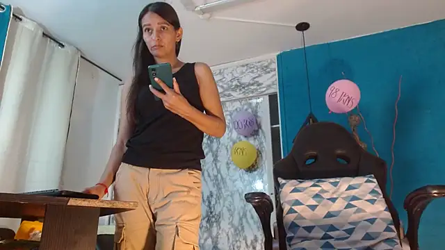 hanna mooreee online show from April 17, 6:33 pm