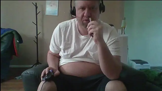 Snapshot of Single_White_Male chatting on May 4, 11:50 am Single White Male online show from May 4, 11:50 am
