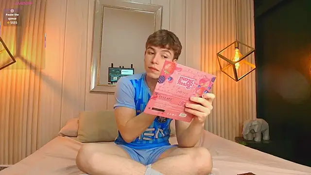 TaylerWhite online show from October 12, 1:21 pm