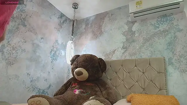 TaylerWhite online show from November 6, 12:17 pm