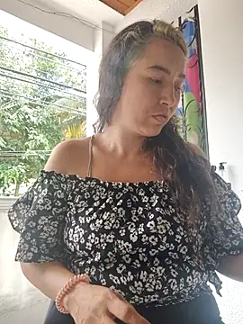 Snapshot of marly_charm_ chatting on October 17, 4:42 pm marly charm online show from October 17, 4:42 pm