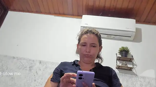 Snapshot of marly_charm_ chatting on November 23, 1:38 am marly charm online show from November 23, 1:38 am