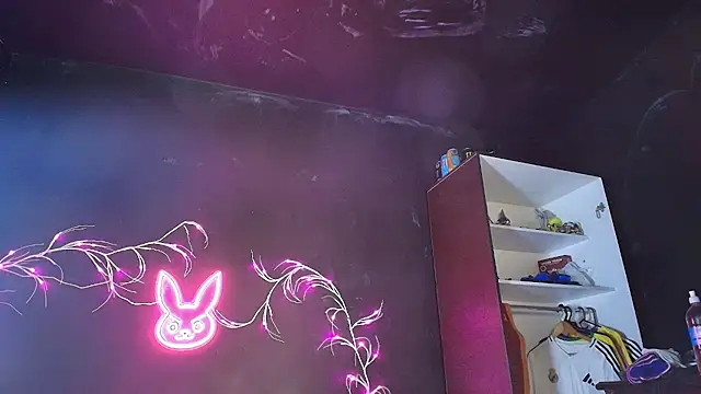 Snapshot of noahxtar chatting on December 16, 11:10 pm noahxtar online show from December 16, 11:10 pm