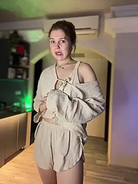 Emaline Fane online show from April 4, 10:51 pm