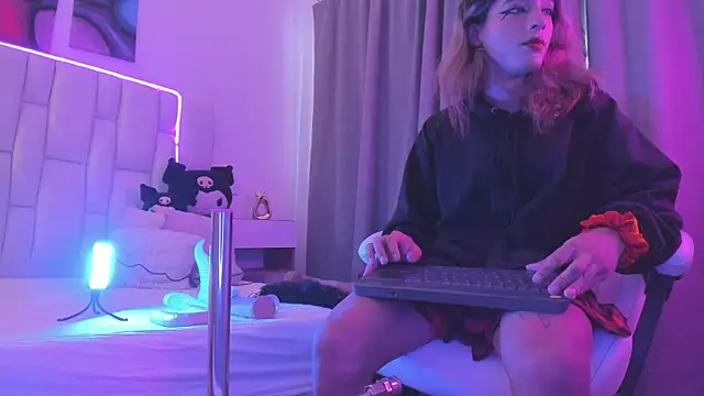 MilkWhore1 online show from April 22, 8:10 pm