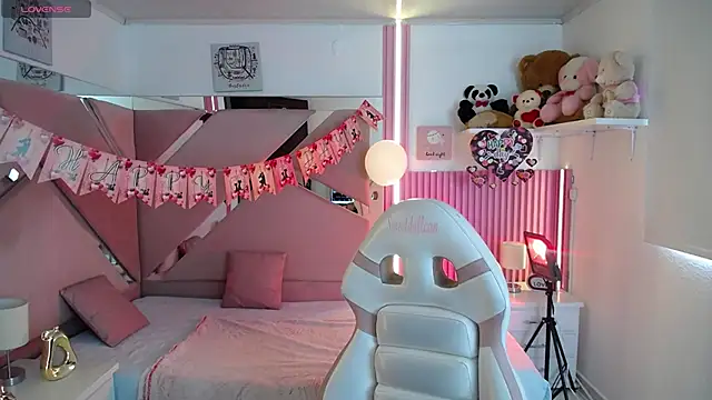 Mia garcia28 online show from February 19, 8:05 pm