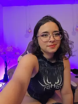 Mia wee online show from February 19, 7:21 pm