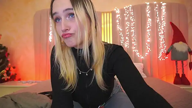 LilElfie online show from January 7, 2:08 pm