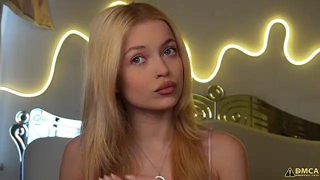 kellypeachcake online show from November 16, 5:35 am