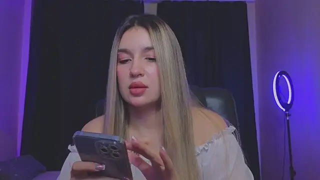 RoxyChill online show from October 28, 9:28 pm