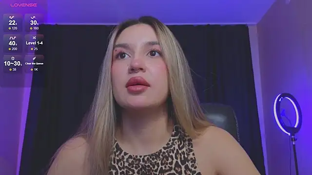 RoxyChill online show from October 29, 8:10 pm