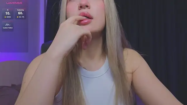 RoxyChill online show from November 17, 8:03 pm