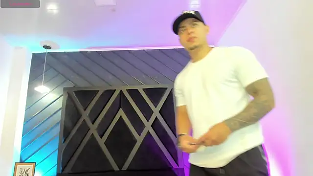 marco garciia  online show from December 4, 11:13 pm