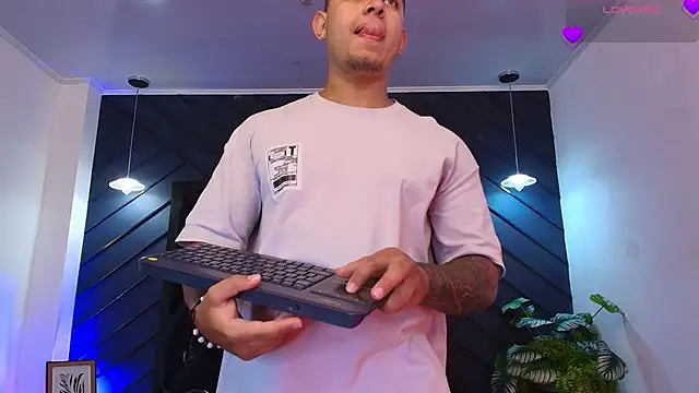 marco garciia  online show from March 4, 11:11 pm