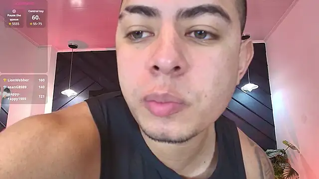 Snapshot of marco_garciia_ chatting on March 12, 11:22 pm marco garciia online show from March 12, 11:22 pm