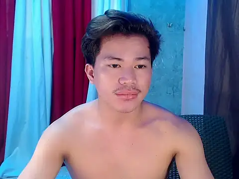 Snapshot of Mackycums chatting on July 19, 12:47 am Mackycums online show from July 19, 12:47 am