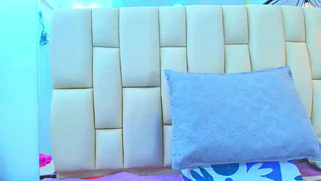 Snapshot of sweet_amye chatting on October 18, 7:14 pm sweet amye online show from October 18, 7:14 pm