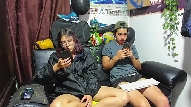 Snapshot of Donuts_DD chatting on September 12, 7:52 am Donuts DD online show from September 12, 7:52 am