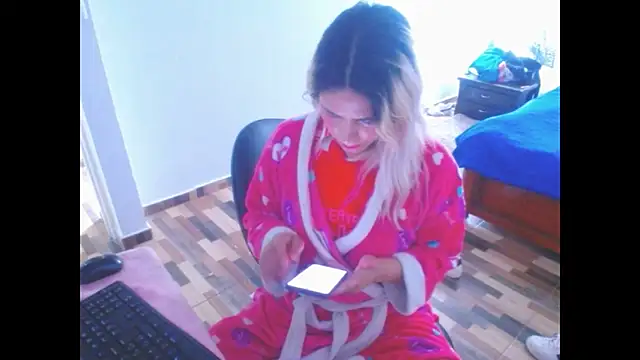 Snapshot of mystica_25 chatting on November 16, 3:06 pm mystica 25 online show from November 16, 3:06 pm