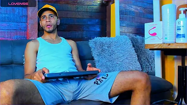 Alex bigcock11  online show from October 3, 6:49 pm