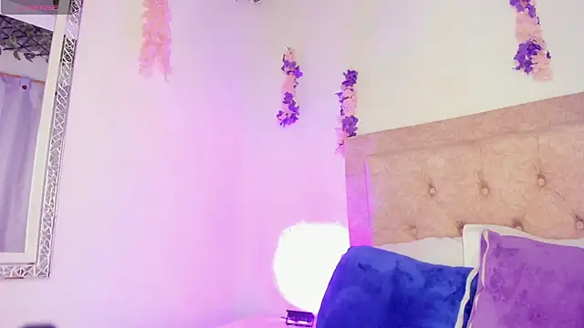 Snapshot of kendra_smiitch chatting on October 25, 4:31 am kendra smiitch online show from October 25, 4:31 am