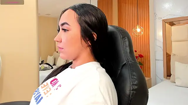 Snapshot of julieta_rosee chatting on November 25, 9:48 pm julieta rosee online show from November 25, 9:48 pm