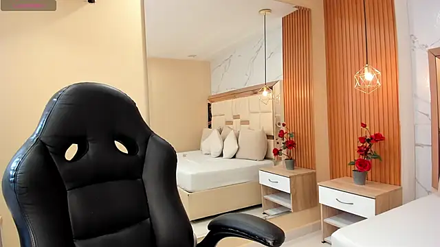 Snapshot of julieta_rosee chatting on November 28, 10:23 pm julieta rosee online show from November 28, 10:23 pm