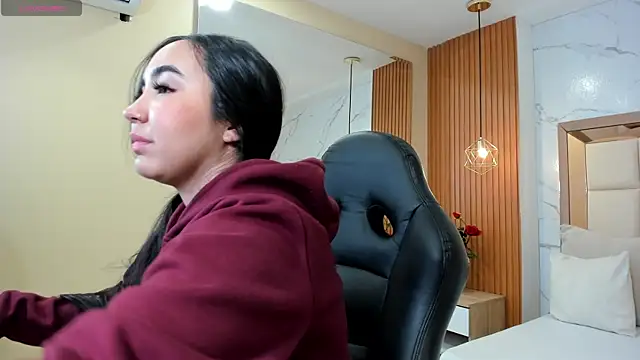 Snapshot of julieta_rosee chatting on December 3, 9:57 pm julieta rosee online show from December 3, 9:57 pm