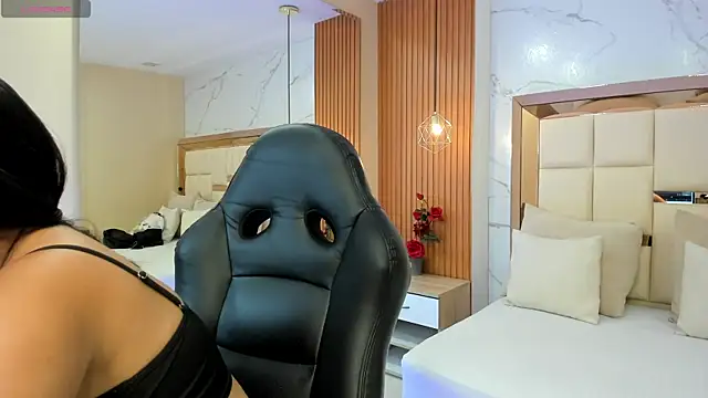 Snapshot of julieta_rosee chatting on December 16, 9:53 pm julieta rosee online show from December 16, 9:53 pm