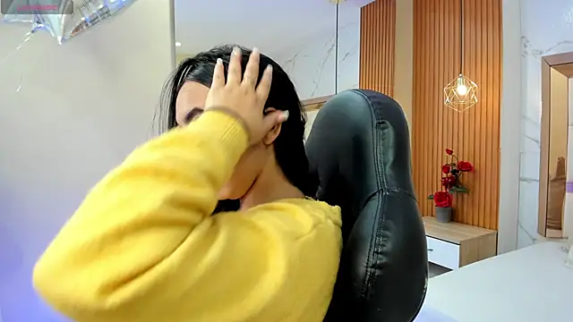 Snapshot of julieta_rosee chatting on December 17, 9:43 pm julieta rosee online show from December 17, 9:43 pm