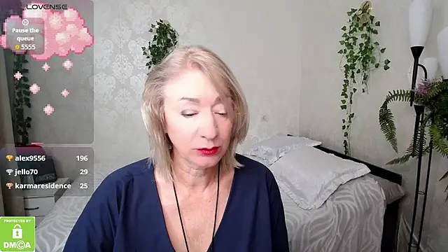 hunters woman online show from October 15, 1:28 am