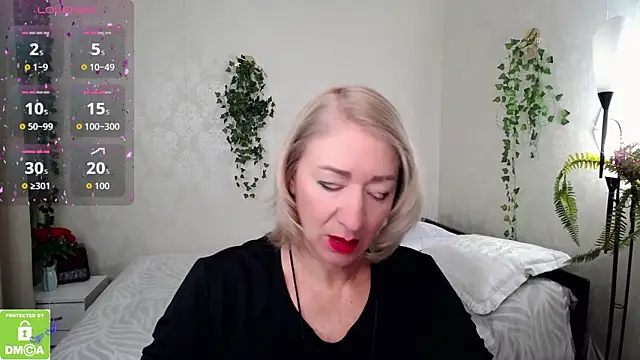 hunters woman online show from October 16, 1:45 pm