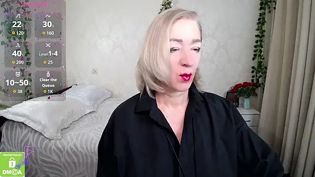 hunters woman online show from November 10, 2:05 pm