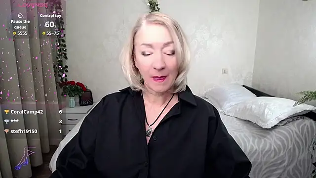 hunters woman online show from November 23, 1:49 am