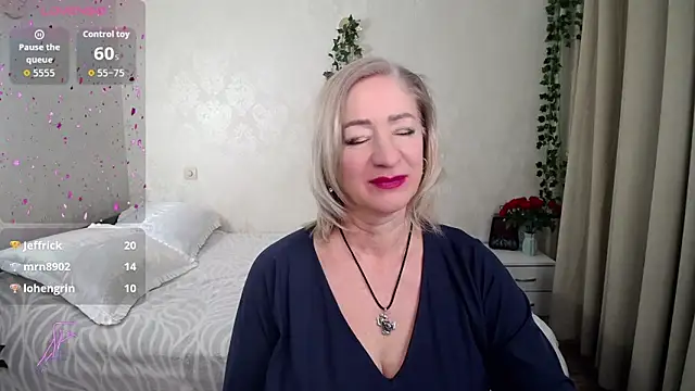 hunters woman online show from November 28, 2:25 am