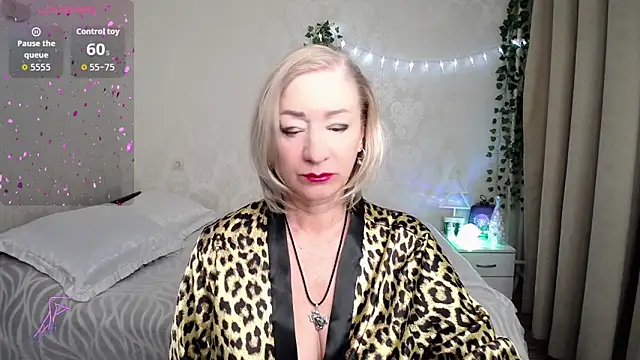 hunters woman online show from December 3, 10:41 pm