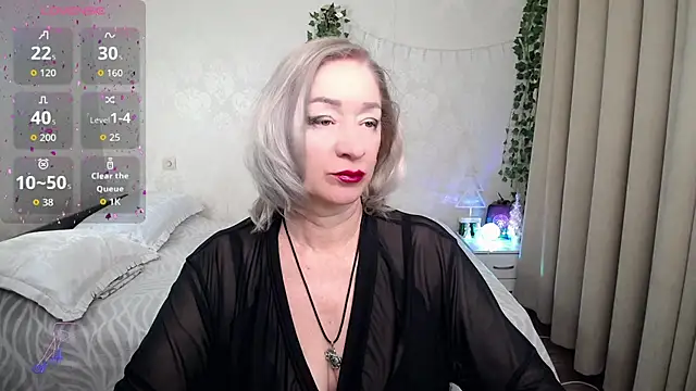 hunters woman online show from December 21, 6:37 pm