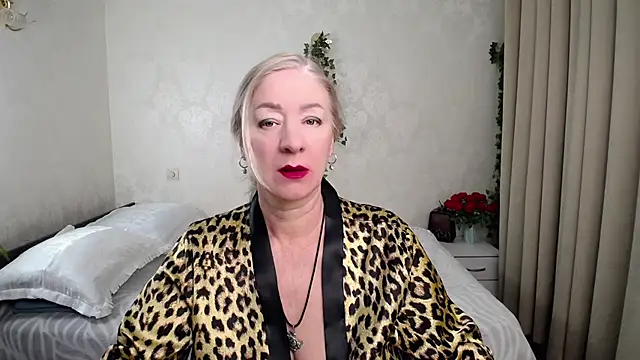 hunters woman online show from February 9, 10:47 pm