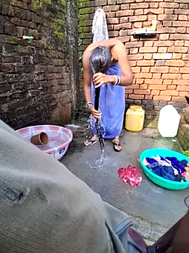 Snapshot of RAYI_Queen_3 chatting on October 6, 2:53 am RAYI Queen 3 online show from October 6, 2:53 am