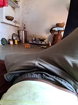 Snapshot of RAYI_Queen_3 chatting on October 12, 3:27 am RAYI Queen 3 online show from October 12, 3:27 am