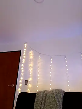 Snapshot of RosseCollins chatting on December 3, 10:52 pm RosseCollins online show from December 3, 10:52 pm